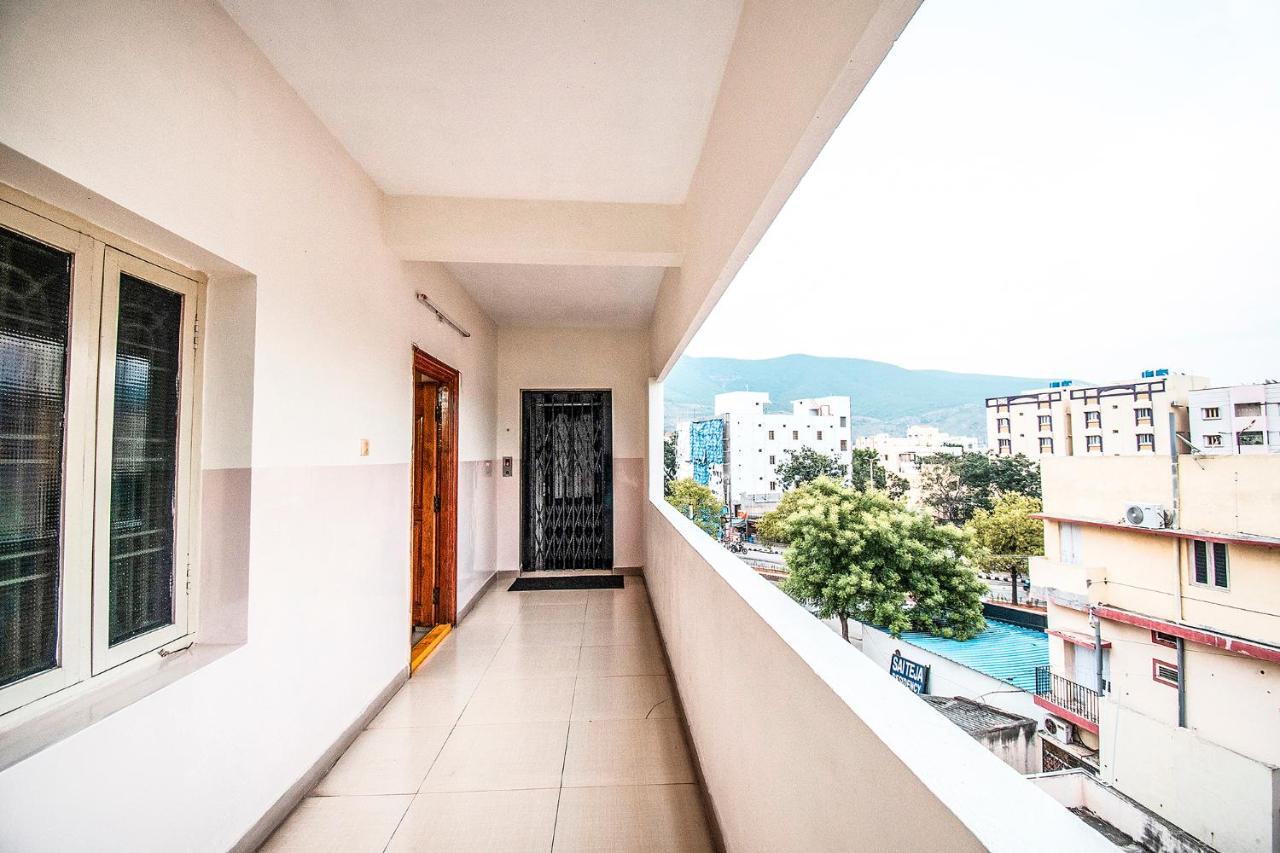 FabHotel Aditya Yatri Nivas Tirupati Bagian luar foto